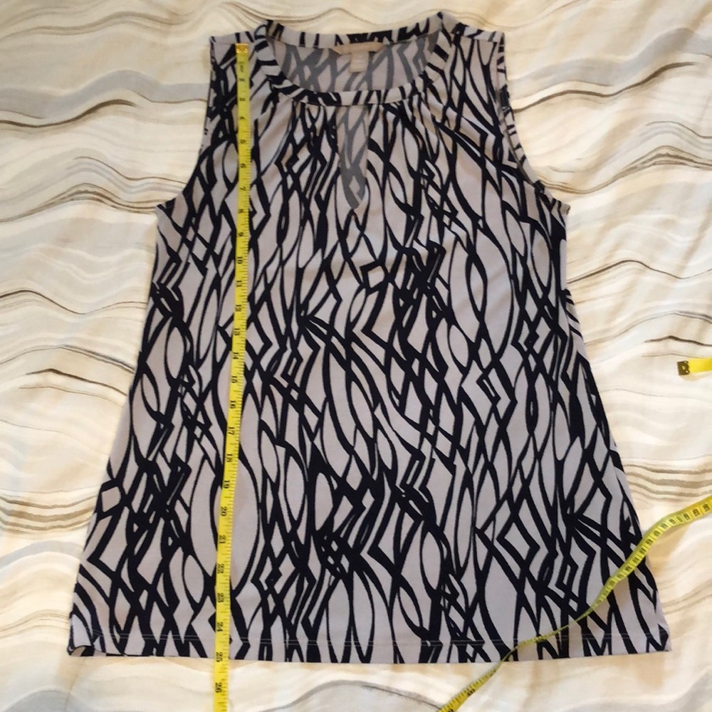Banana Republic Navy Print Keyhole Sleeveless Top - Picture 5 of 5